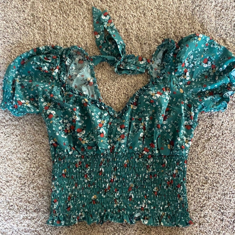 Size small super cute top